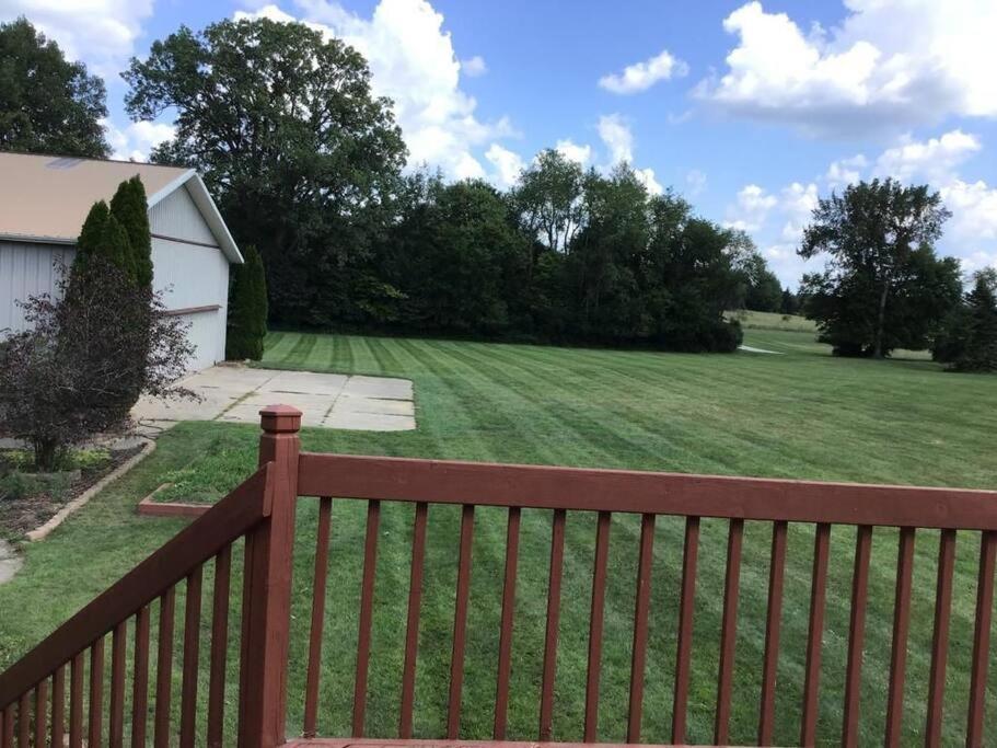House On Grass Runway With Fly-In/Fly-Out Access Villa Tecumseh Bagian luar foto