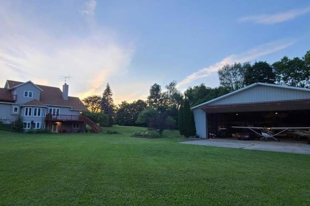 House On Grass Runway With Fly-In/Fly-Out Access Villa Tecumseh Bagian luar foto