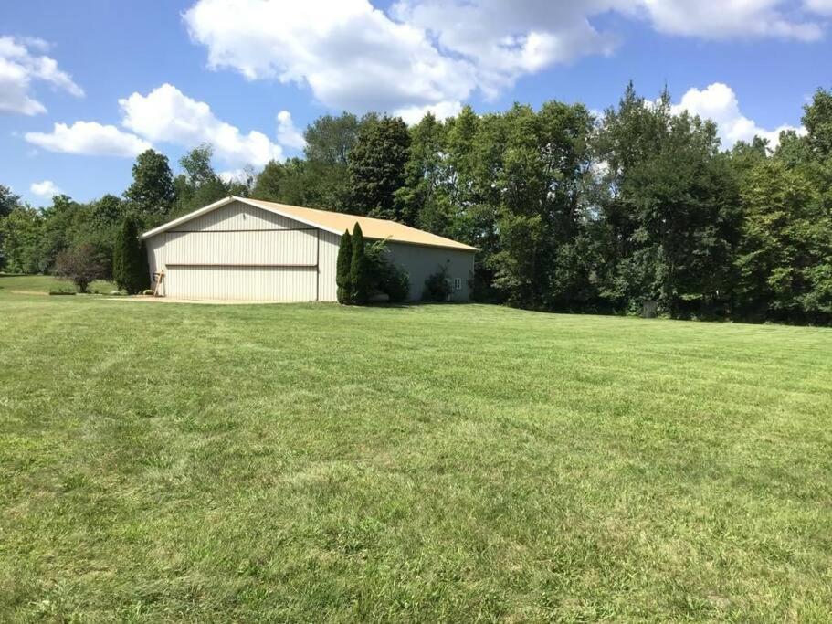 House On Grass Runway With Fly-In/Fly-Out Access Villa Tecumseh Bagian luar foto