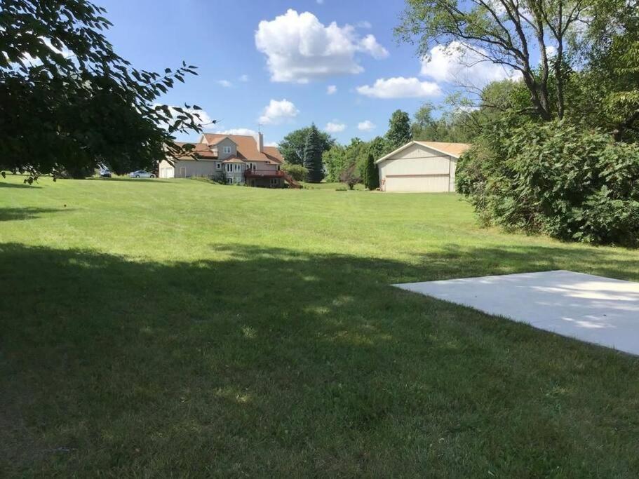 House On Grass Runway With Fly-In/Fly-Out Access Villa Tecumseh Bagian luar foto