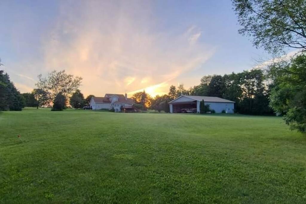 House On Grass Runway With Fly-In/Fly-Out Access Villa Tecumseh Bagian luar foto