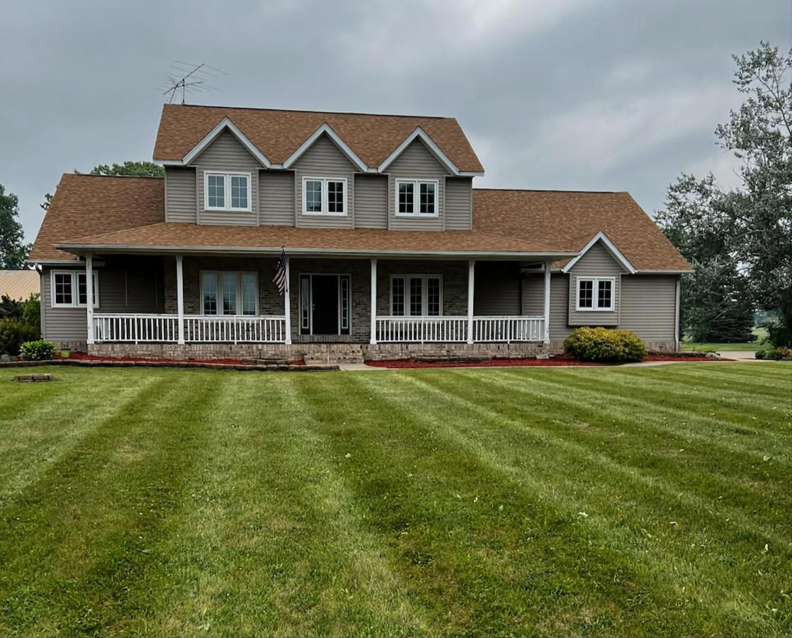 House On Grass Runway With Fly-In/Fly-Out Access Villa Tecumseh Bagian luar foto