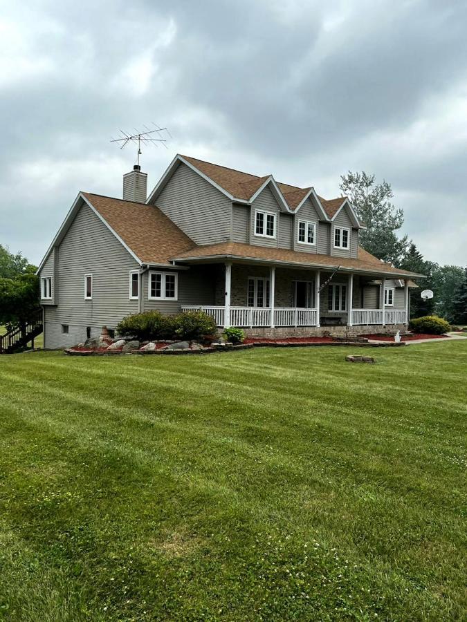 House On Grass Runway With Fly-In/Fly-Out Access Villa Tecumseh Bagian luar foto