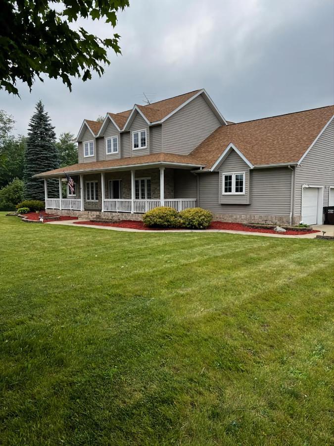 House On Grass Runway With Fly-In/Fly-Out Access Villa Tecumseh Bagian luar foto